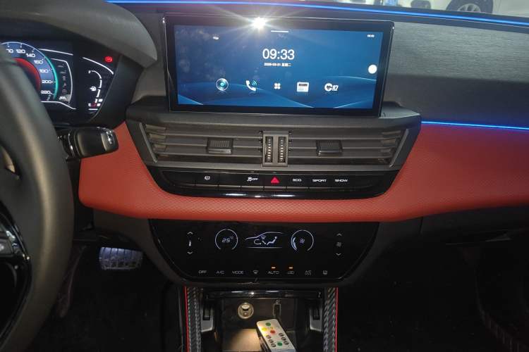 Used Dongfeng Aeolus Yixuan 2021 230T Automatic Dream-Chasing Rider Edition Audio And AC Panel