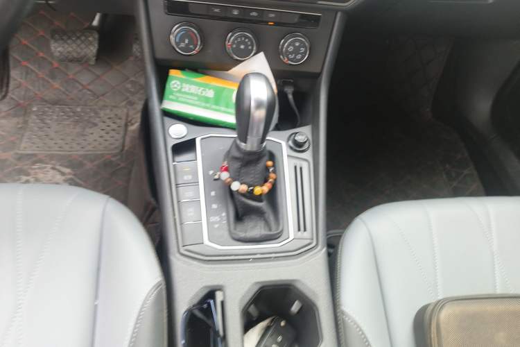 Used Volkswagen Lavida 2023 Revised Version 1.5L Automatic Starry Sky Edition – 5 Million Units Gear Lever