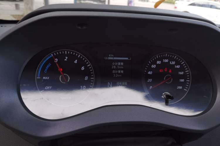 Used Wuling Yangguang 2024 300KM Comfort Version Passenger Van 75kW
