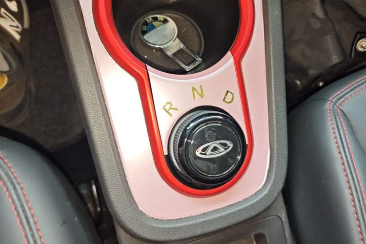 Used Chery QQ Little Ant 2022 Revised Version Sweet Pink Edition Half-Sugar Version Lithium Iron Phosphate 30.7 kWh 30 kW 301 km Gear Lever