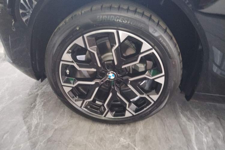 Used BMW X3 2025 Model, xDrive30L Leading M Sport Night Package Left Front Wheel Hub