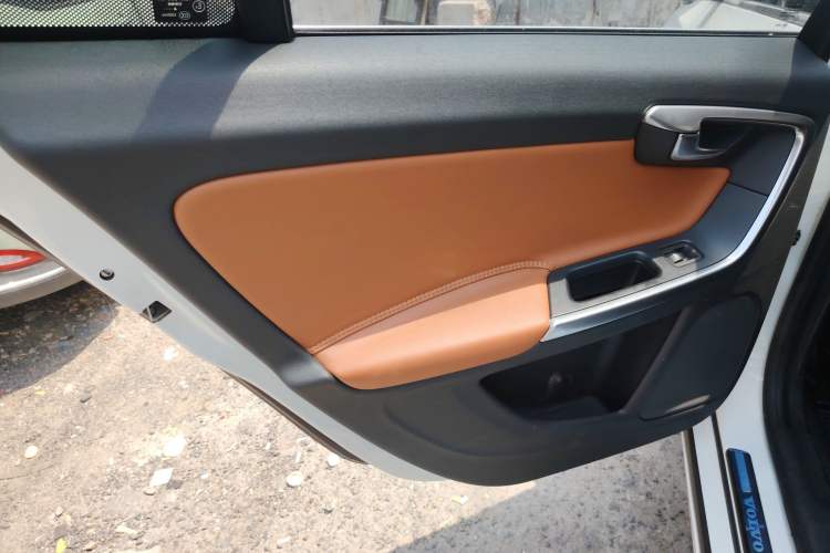 Used Volvo S60 2014 S60L 2.0T Zhiyuan Edition