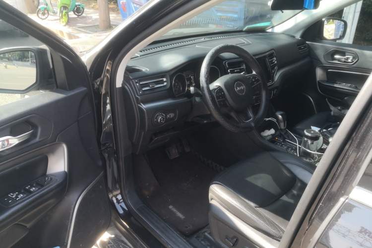 Used Jeep Commander 2018 2.0T Two-Wheel Drive Enjoy Edition China V
