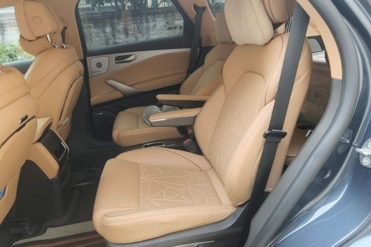 Used Denza N8 2023 Four-Wheel Drive Ultra-Hybrid Flagship Six-Seater Version
