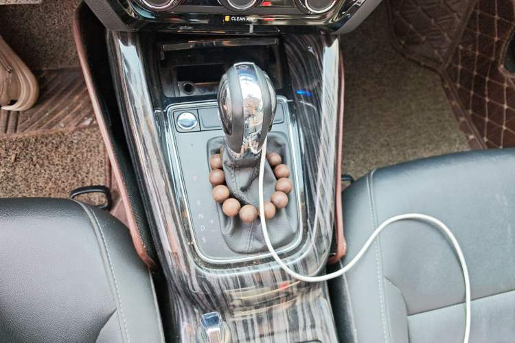 Used Volkswagen Sagitar 2018 1.6L Automatic Comfort Model Gear Lever