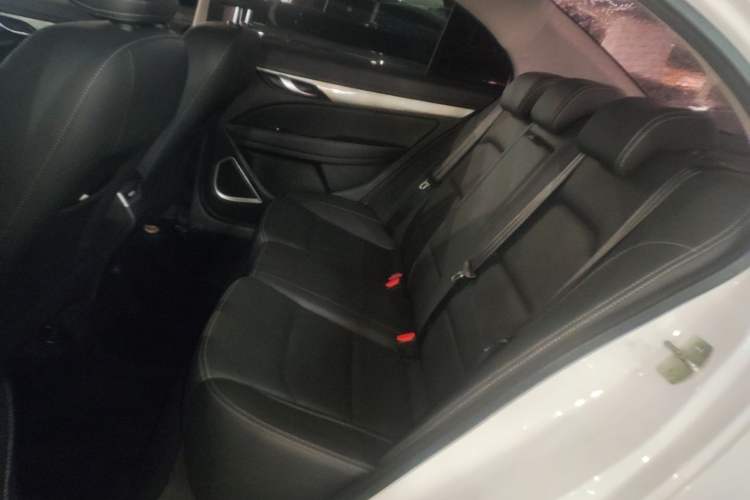 Used Geely Auto Emgrand 2019 Leading Edition 1.5L CVT Upward-Connected Model China VI Standard Left Rear Seat