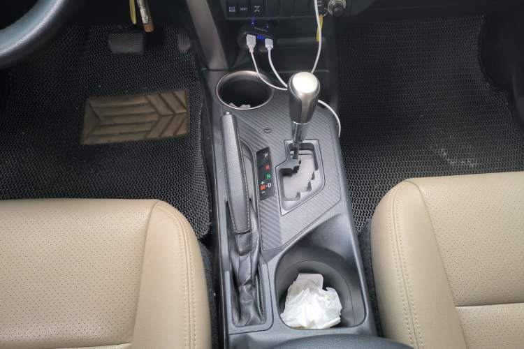 Used Toyota RAV4 2013 2.0L CVT Four-Wheel Drive Fashion Edition Gear Lever