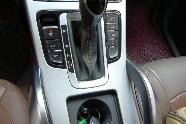 Used Geely Auto Emgrand X7 Sport 2016 1.8TD Automatic ZhiZun Version Gear Lever