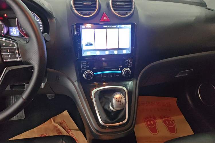 Used Haval H6 2015 Upgraded Model 1.5T Manual Two-Wheel Drive Elite Version Audio And AC Panel