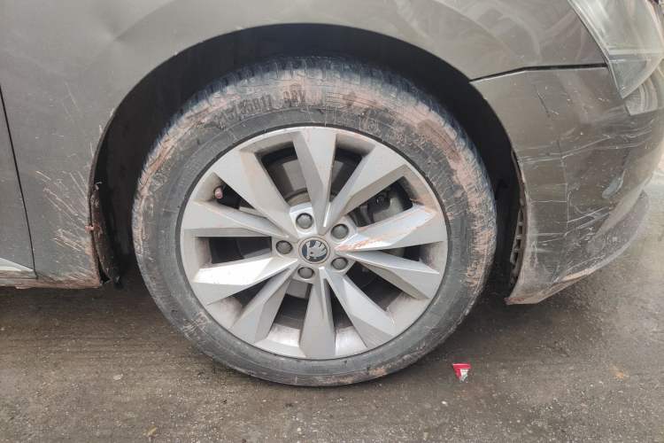 Used Skoda Superb 2018 TSI280 DSG Comfort Edition China V Standard Right Front Wheel Hub