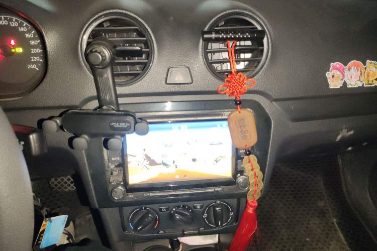 Used Volkswagen Jetta 2015 Value Edition 1.6L Automatic Fashion Version Audio And AC Panel