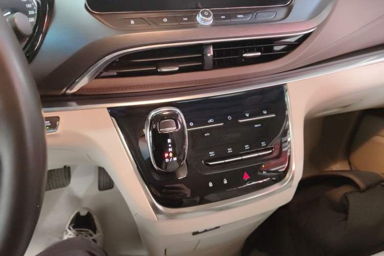 Used Buick GL8 2022 Land Business Class 652T Luxury Model