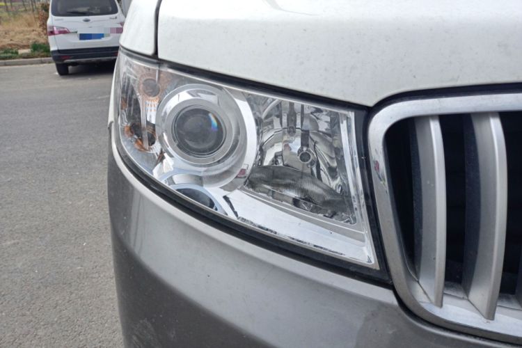 Used Jinbei Hiace X30 2023 1.5L Business-Style Passenger Van 5/6/7-Seater Non-Air-Conditioned Version SWC15M
