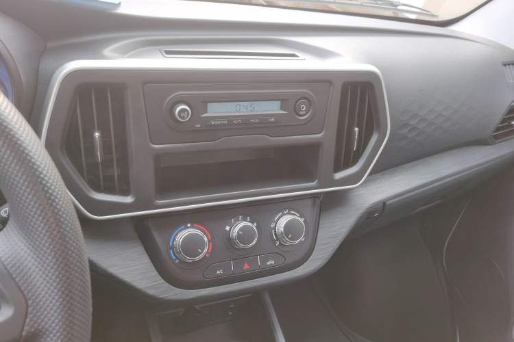 Used Chana Ruixing EM80 2025 Passenger Version Comfort Model 6 Seats 260 km Range Liftback Door 60 kW