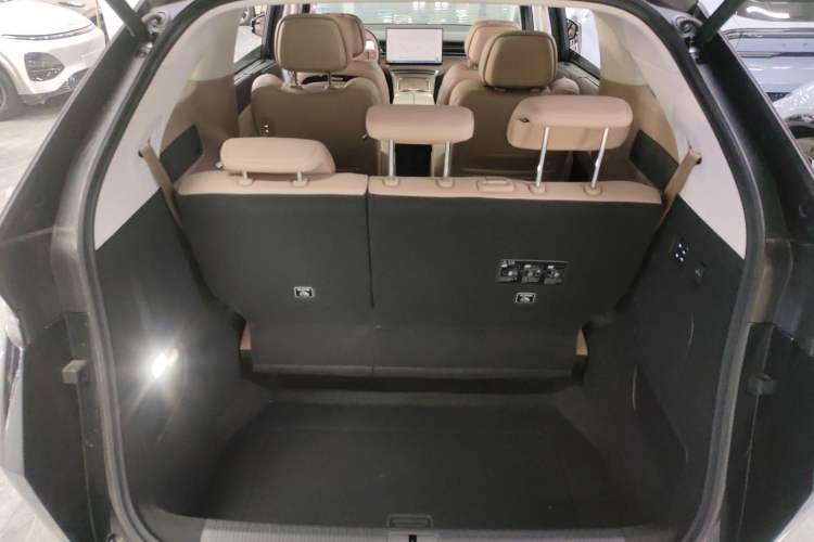 Used XPeng X9 2025 740 Ultra-Long Range Max Trunk