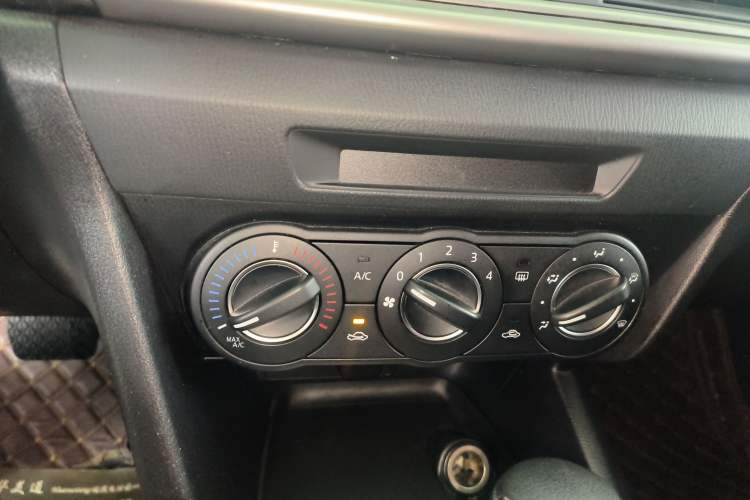 Used Mazda 3 Axela 2017 Sedan 1.5L Automatic Comfort Model China VI Standard Audio And AC Panel