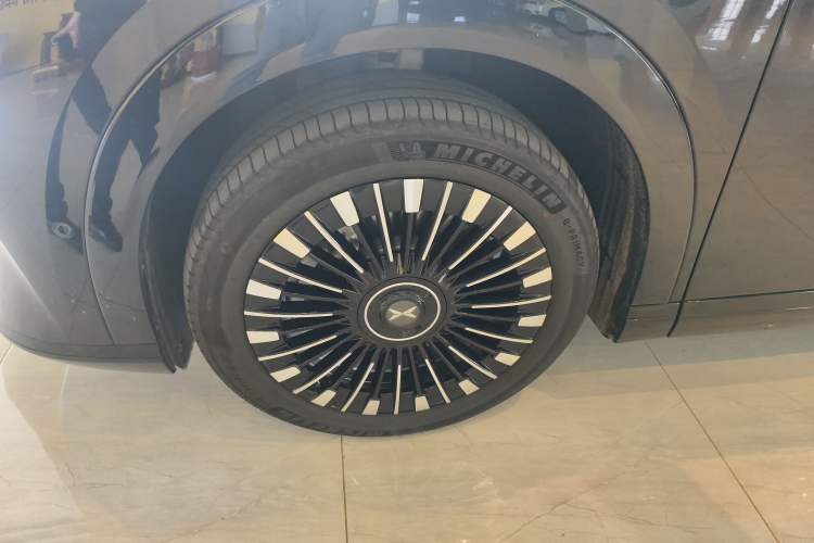 Used XPeng X9 2025 740 Ultra-Long Range Max
