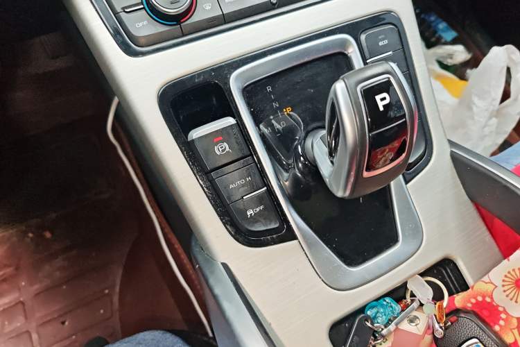 Used Geely Auto Emgrand X7 Sport 2020 1.8TD DCT Two-Wheel Drive Smart Connect 4G-Enabled Version