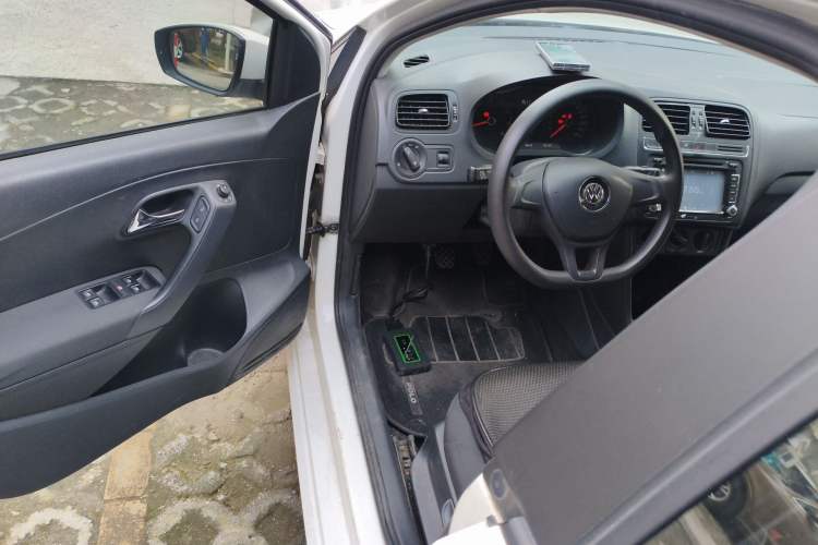 Used Volkswagen Polo 2016 1.4L Manual Fashion Model Driver Seat