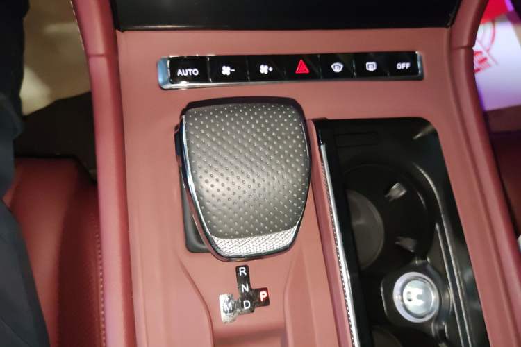 Used Hongqi H5 2025 2.0T Automatic Flag Edition – 500 000 Units Commemorative Version