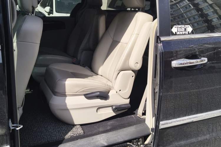 Used Chrysler Grand Voyager 2013 3.6L Luxury Edition