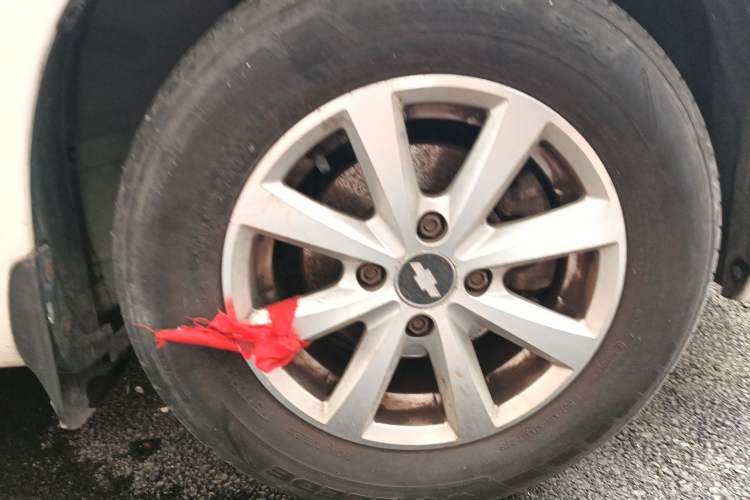 Used Chevrolet Sail 2010 Sedan 1.2L Manual Fashion Edition Right Front Wheel Hub