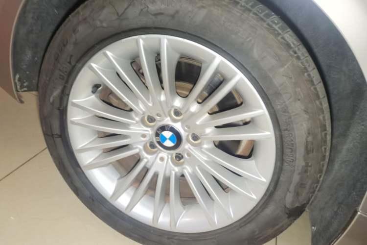 Used BMW 5 Series 2014 525Li Leading Model
