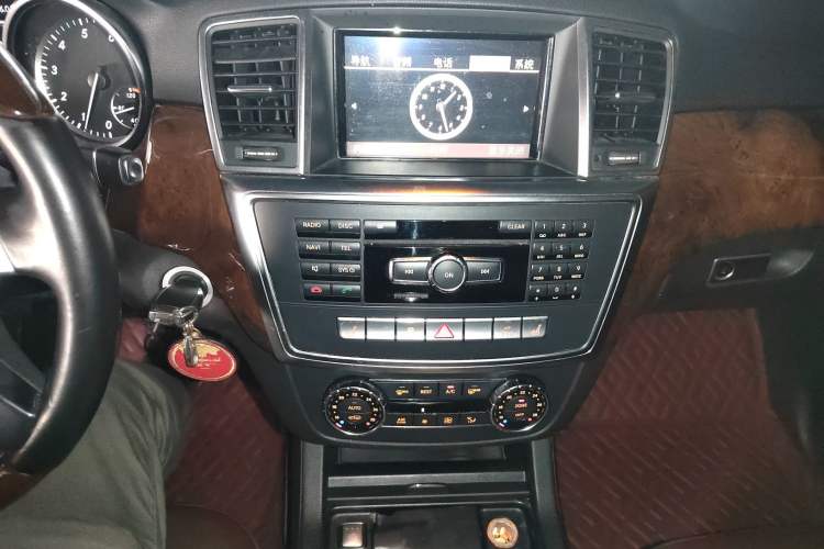 Used Mercedes-Benz M-Class 2012 ML 350 Sport Edition Audio And AC Panel