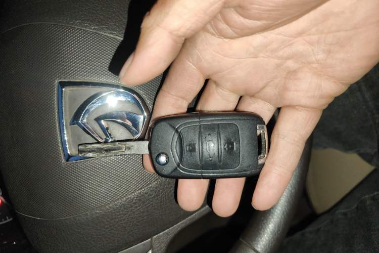 Used Baojun 730 2016 1.5L Manual Comfort Version 7 Seats China V Emission Standard Vehicle Key