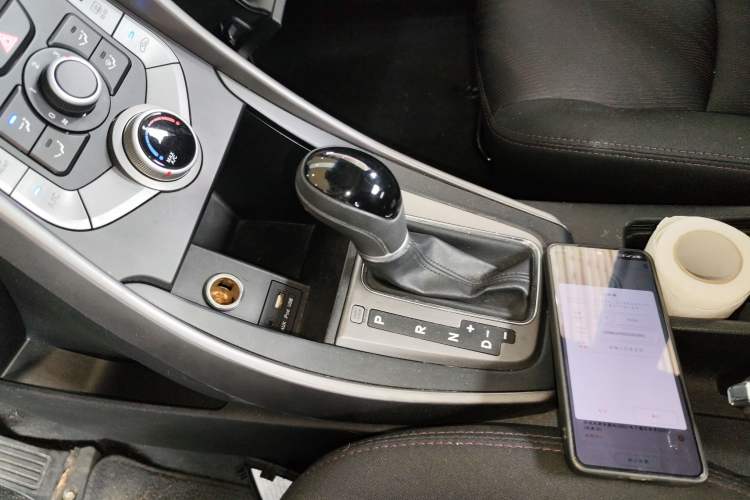 Used Hyundai Elantra (5th Generation / Langdong) 2016 1.6L Automatic Smart Version
