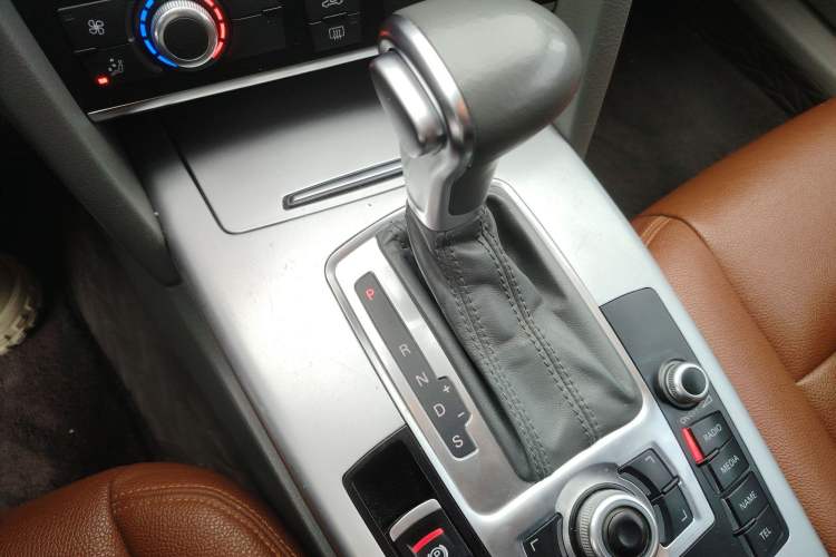 Used Audi A6L 2011 2.0 TFSI Automatic Standard Edition Gear Lever