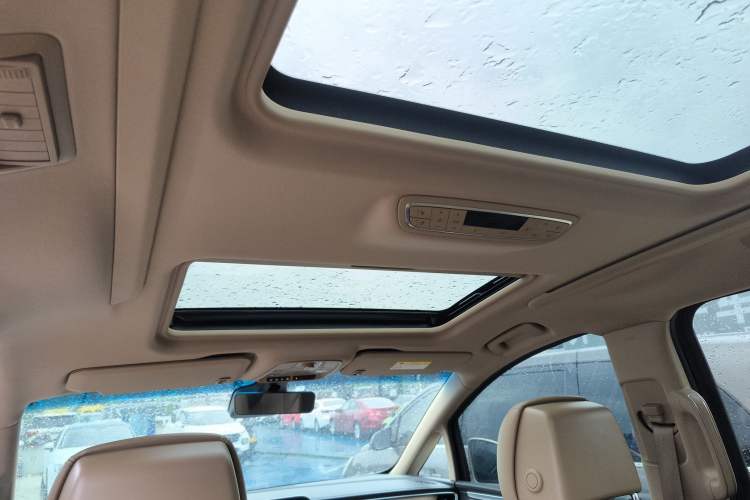 Used Buick GL8 2021 ES Landtrek 653T Luxury Model Headliner