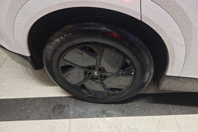 Used XPeng G6 2025 625 Long-Range Max Flagship Edition Exterior 5