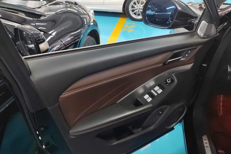 Used Wey VV6 2018 2.0T Two-Wheel-Drive Ultra-Luxury Version China V Standard