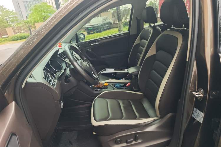 Used Volkswagen Tiguan L 2018 330TSI Automatic Two-Wheel Drive Luxury Edition Left Front Seat