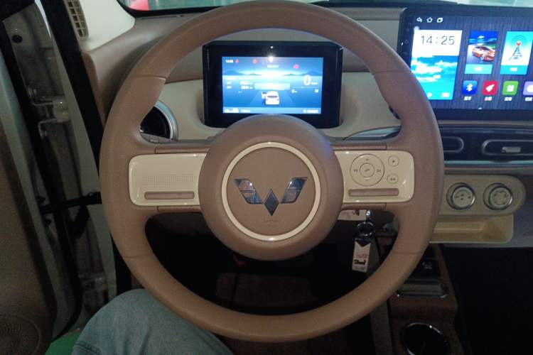 Used Wuling Hongguang MINIEV 2025 Four-Door Version Advanced Edition Steering Wheel