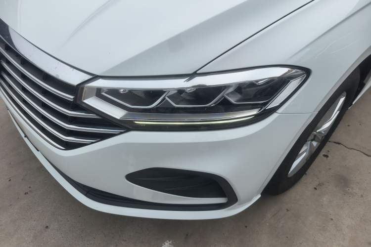 Used Volkswagen Lavida 2023 1.5L Automatic De Yi Edition Left Front Headlight