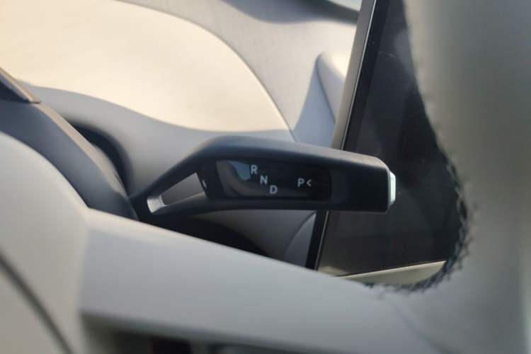 Used Xiaomi Auto YU7 2025 Ultra-Long Range Rear-Wheel Drive Version Gear Lever