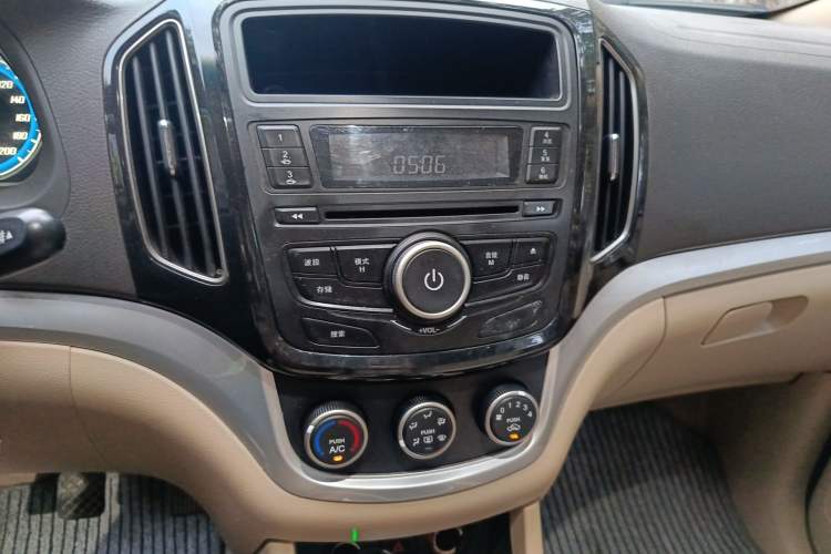 Used Baojun 730 2014 1.5L manual standard trim 7 seats