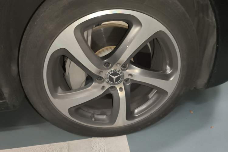 Used Mercedes-Benz E-Class 2019 E 300 L Sport Luxury Edition Right Front Wheel Hub