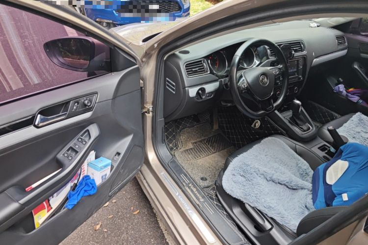 Used Volkswagen Sagitar 2017 230TSI Automatic Comfort Version Driver Seat