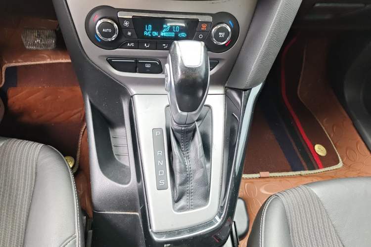 Used Ford Focus 2012 Sedan 1.6L Automatic Fashion Edition
