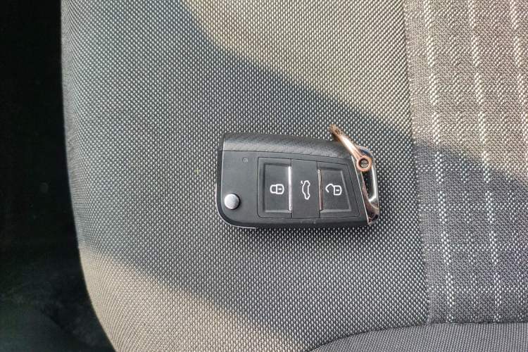 Used Volkswagen Polo 2016 1.6L Automatic Comfort Model
