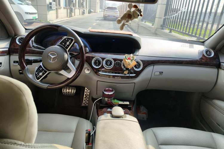 Used Mercedes-Benz S-Class 2010 S 350 L Luxury Model Center Console