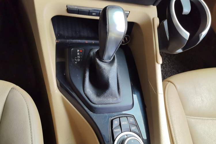 Used BMW X1 2010 sDrive18i Luxury Model Gear Lever