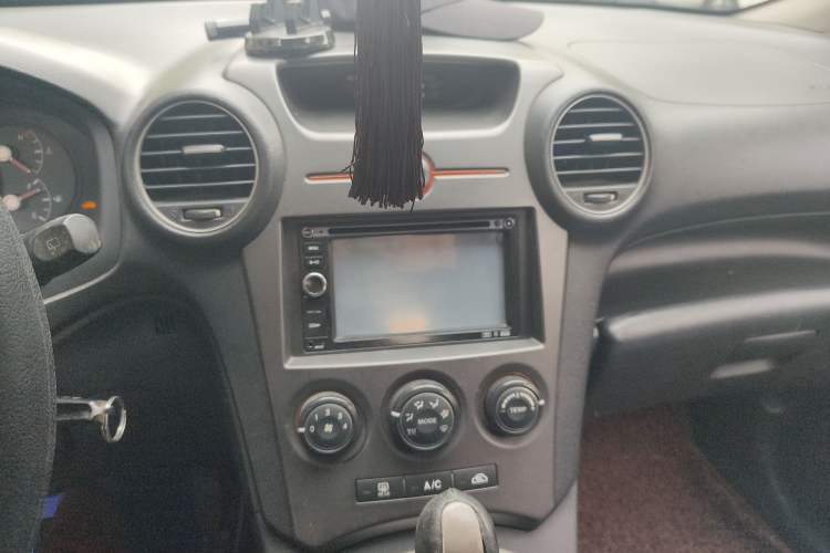 Used Kia Carens 2011 2.0L 7-Seater Automatic Standard Edition