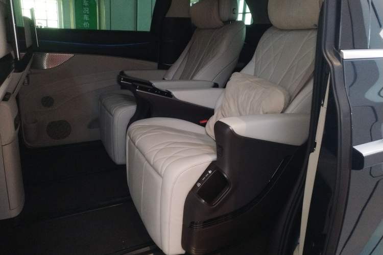 Used Denza D9 2025 DM-i Intelligent Drive 1020 Four-Wheel Drive Flagship Model
