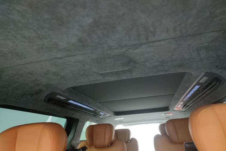 Used Geely Galaxy LEVC L380 2024 140-Degree 6-Seater All-Wheel-Drive Ultra