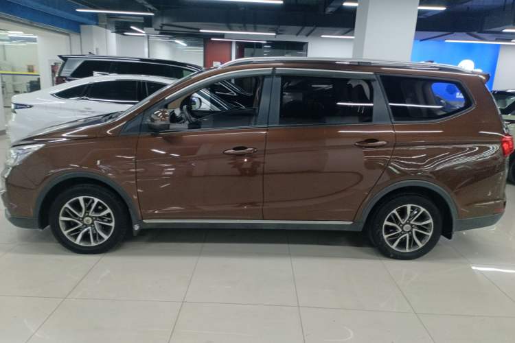 Used Baojun 730 2017 1.5T Manual Fashion Version 7 Seats China V Emission Standard
