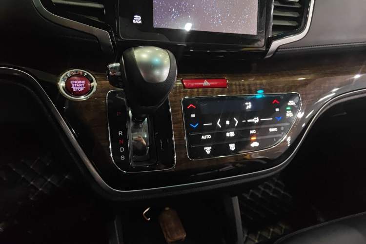 Used Honda Odyssey 2017 2.4L Smart Edition Gear Lever